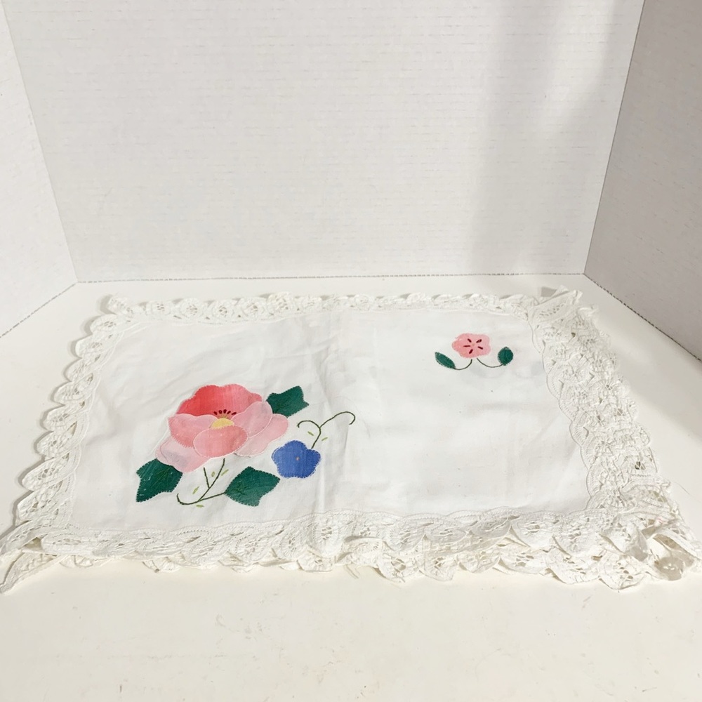 Vintage Unbranded Set of Six Floral Appliqué Embroider Linen Luncheon Placemats